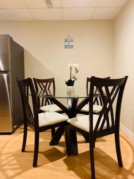 Finished 2 Bedroom Apartment In An Upscale Area Of Ейджакс Екстериор снимка